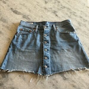 Levi’s premium button front denim skirt